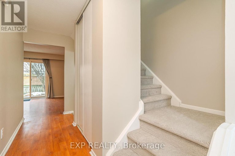 29105689/a-3915-old-richmond-road/arbeatha-park/ottawa/ontario/K2H8T9_10