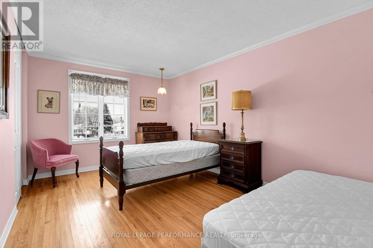 29487498/15-woodfern-court/sheahan-estatestrend-village/ottawa/ontario/K2H8Y9_25