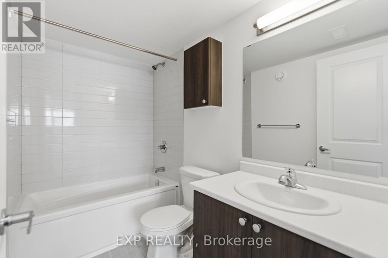 29306016/1007-silhouette-private/cedargrovefraserdale/ottawa/ontario/K2J4S3_17