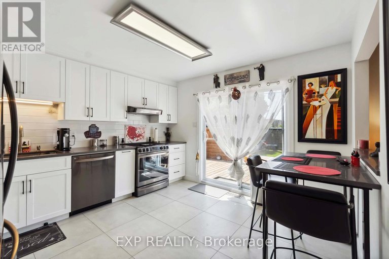 28509439/2092-legrand-crescent/queenswood-heights-south/ottawa/ontario/K1E3T6_5