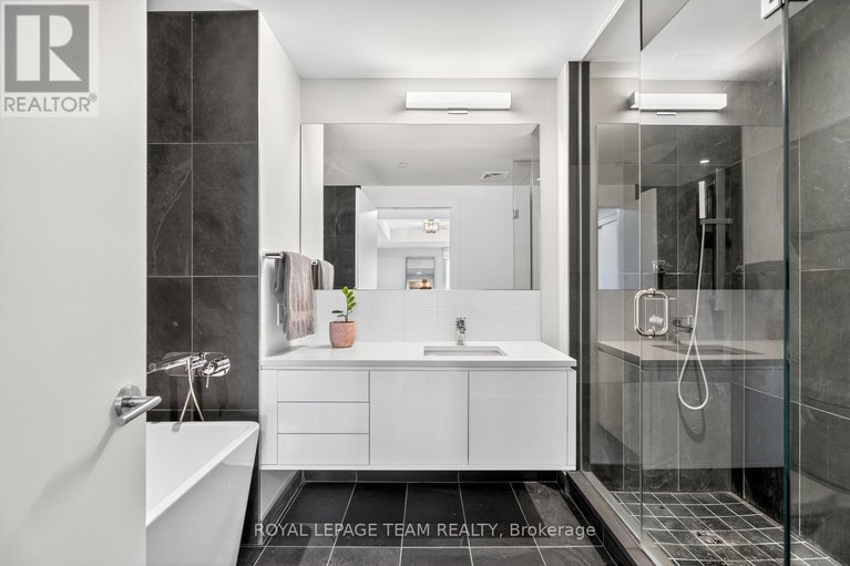 28735068/608-135-barrette-street/vanier/ottawa/ontario/K1L7Z9_29