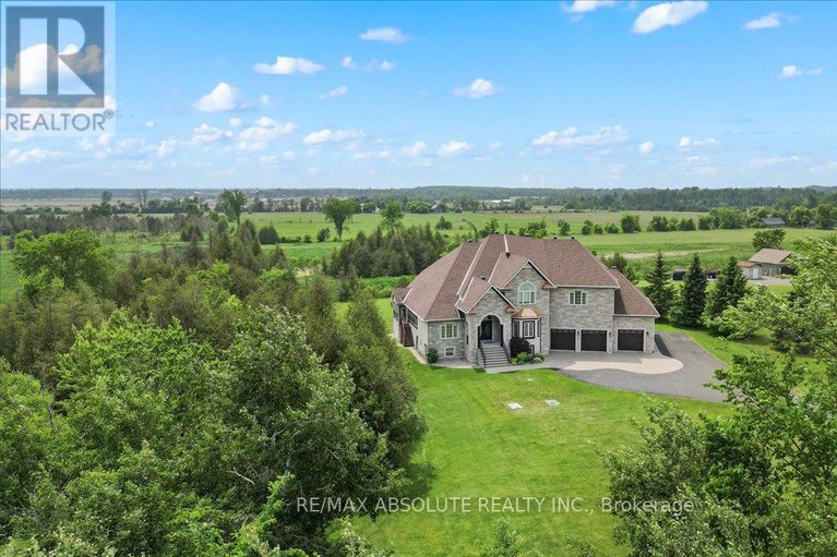 28246473/124-biltmore-crescent/btwn-franktown-rd-fallowfield-rd/ottawa/ontario/K2S2C6_2