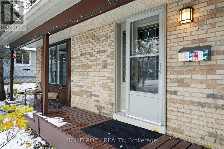 29105318/386-vince-drive/bilberry-creekqueenswood-heights/ottawa/ontario/K1E2E3_5