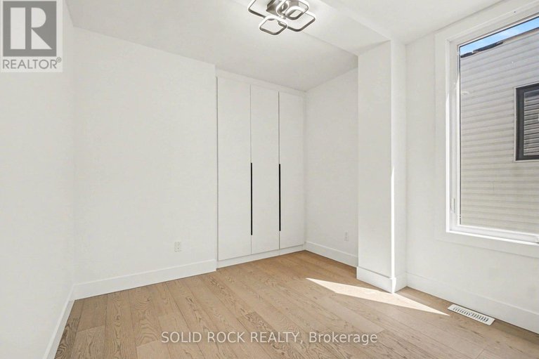 29669928/828-alpine-avenue/queensway-terrace-north/ottawa/ontario/K2B5R6_20