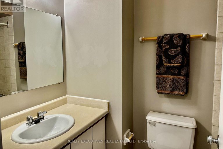 28795626/408-214-viewmount-drive/borden-farmstewart-farmcarleton-heightsparkwood-hills/ottawa/ontario/K2E7X3_14