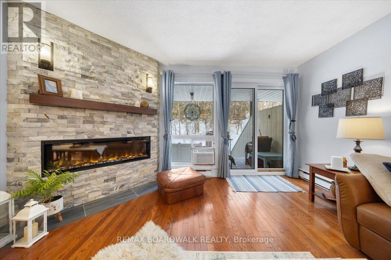 29344607/a-6623-bilberry-drive/convent-glen-north/ottawa/ontario/K1C4N5_17