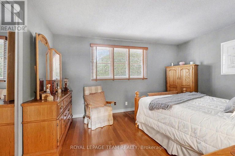 29172924/30-juniper-court/borden-farmstewart-farmcarleton-heightsparkwood-hills/ottawa/ontario/K2E5M6_14