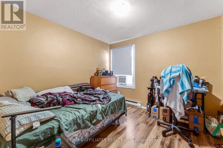 28882637/2101-eric-crescent/pineview/ottawa/ontario/K1B4P5_13