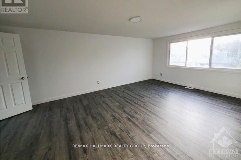 28536755/12-tybalt-crescent/westcliffe-estates/ottawa/ontario/K2H8J5_18