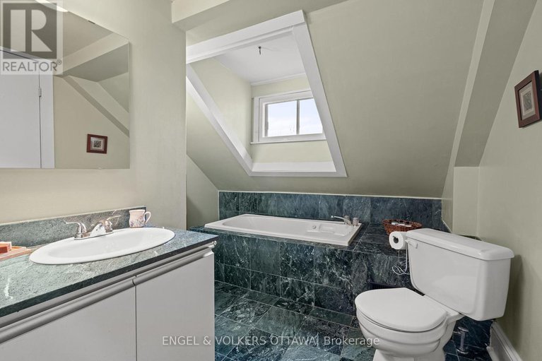 28288028/674-melbourne-avenue/laurentianview/ottawa/ontario/K2A1X5_30