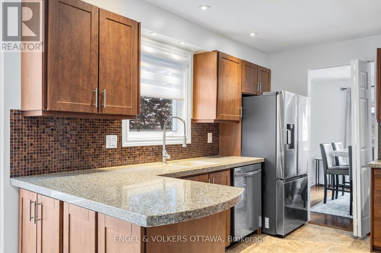 29373650/29-valley-ridge-street/borden-farmstewart-farmcarleton-heightsparkwood-hills/ottawa/ontario/K2E7W3_14