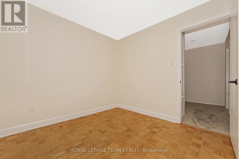 28624547/1825-yale-avenue/urbandale-acres/ottawa/ontario/K1H6S3_31