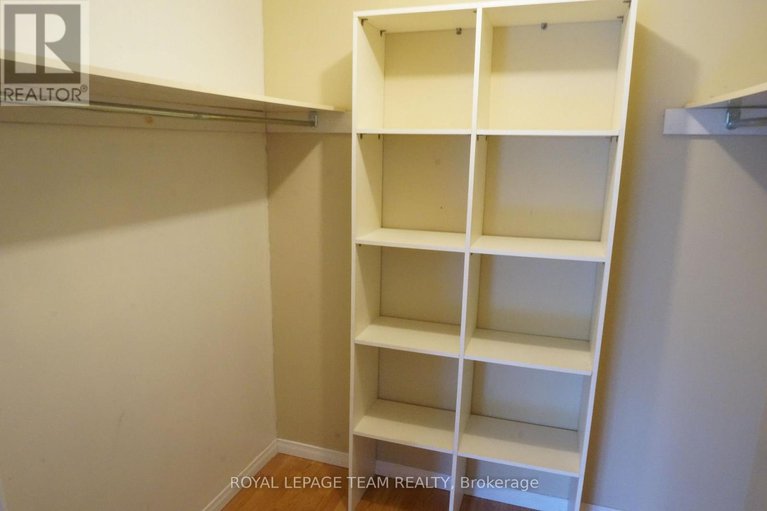 29211838/217-316-lorry-greenberg-drive/hunt-club-parkgreenboro/ottawa/ontario/K1T2P4_8