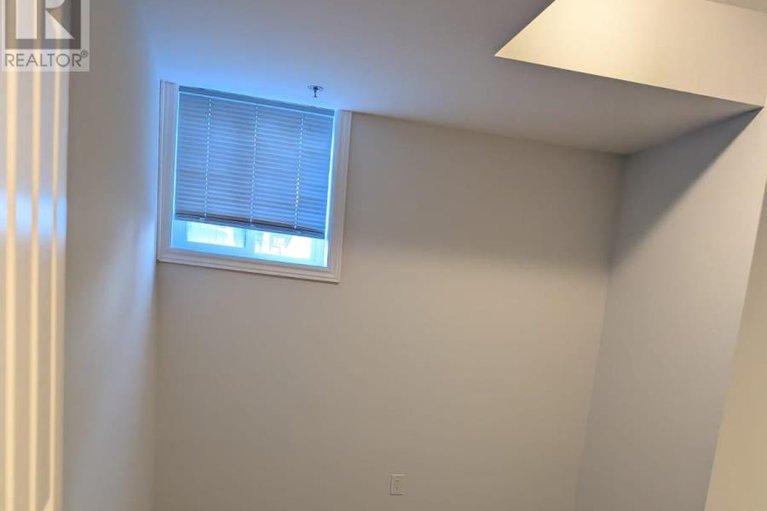 29450663/641-makwa-private/cfb-rockcliffe-and-area/ottawa/ontario/K1K5A4_11