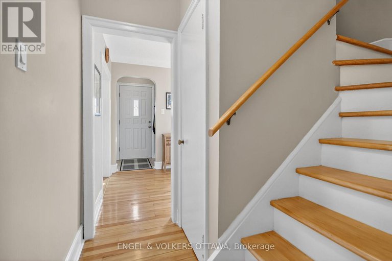 29397615/1235-erie-avenue/ridgemont/ottawa/ontario/K1V6G5_22