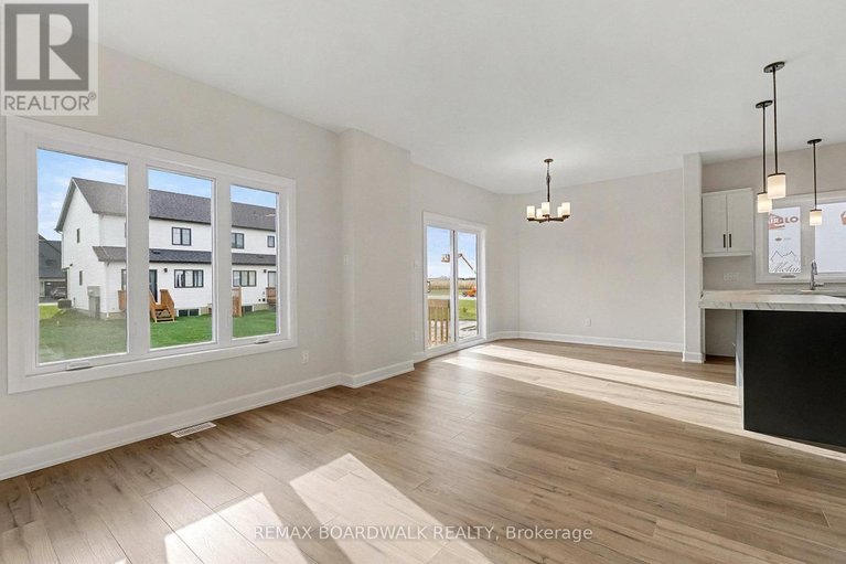 29490955/408-falcon-lane/village-of-russell/russell/ontario/K4R1E5_2