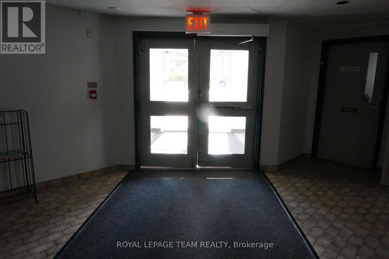 29211838/217-316-lorry-greenberg-drive/hunt-club-parkgreenboro/ottawa/ontario/K1T2P4_24