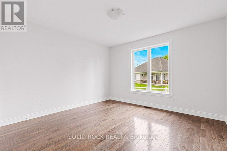28351753/30-lakeview-drive/iroquois/south-dundas/ontario/K0E1K0_21