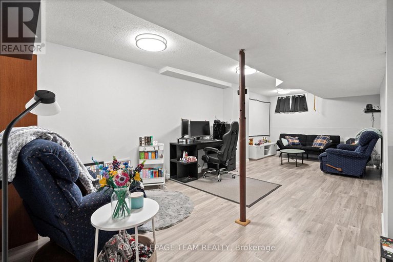 29049397/1578-cheevers-crescent/fallingbrookpineridge/ottawa/ontario/K4A2J8_31