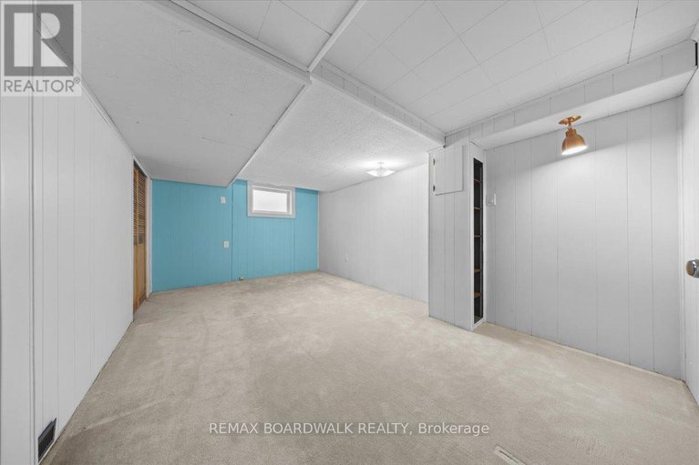 29391601/1446-woodward-avenue/carlington/ottawa/ontario/K1Z7W3_38