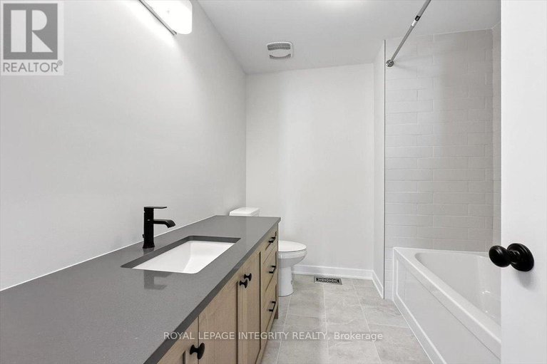 28847961/217-massalia-crescent/notting-hillsummerside/ottawa/ontario/K4A5R1_26