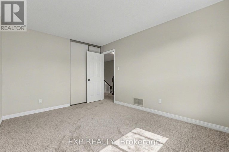 29671648/865-acadian-gardens/convent-glen/ottawa/ontario/K1C2V7_32