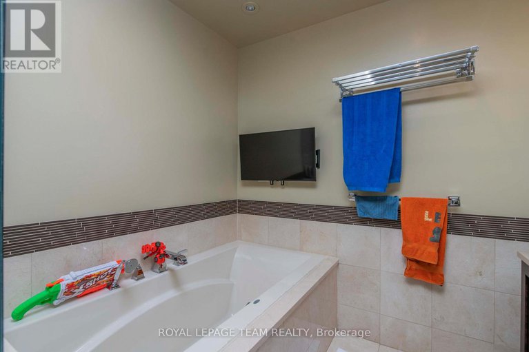 29171435/60-goulburn-avenue/sandy-hill/ottawa/ontario/K1N8C8_28