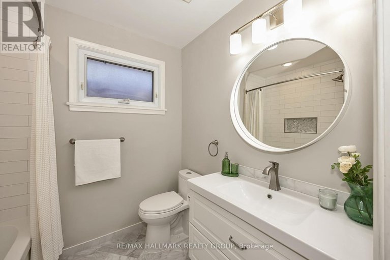 29670694/1138-sherman-drive/bel-air-heights/ottawa/ontario/K2C2M4_32