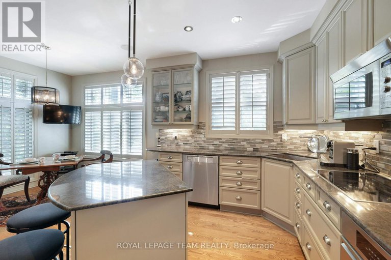 28818815/201-clearview-avenue/westboro-north/ottawa/ontario/K1Z1A8_16