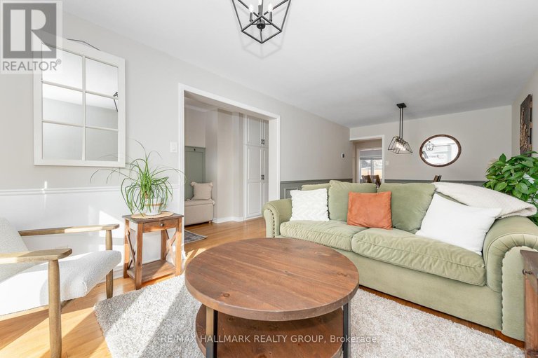 29349068/70-melanie-crescent/glencairnhazeldean/ottawa/ontario/K2L2J8_8