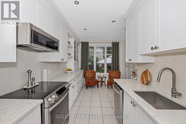 28578317/411-cache-bay-crescent-e/blossom-parkkemp-parkfindlay-creek/ottawa/ontario/K1T4H3_14