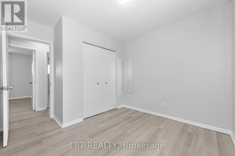 28384629/5-attwood-crescent/city-viewskylinefisher-heightsparkwood-hills/ottawa/ontario/K2E5B1_17