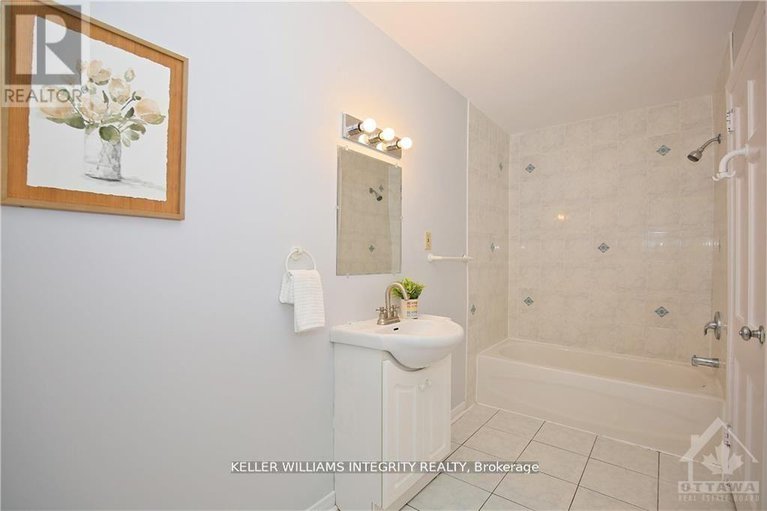 28436657/39-goulburn-avenue/sandy-hill/ottawa/ontario/K1N8C7_17