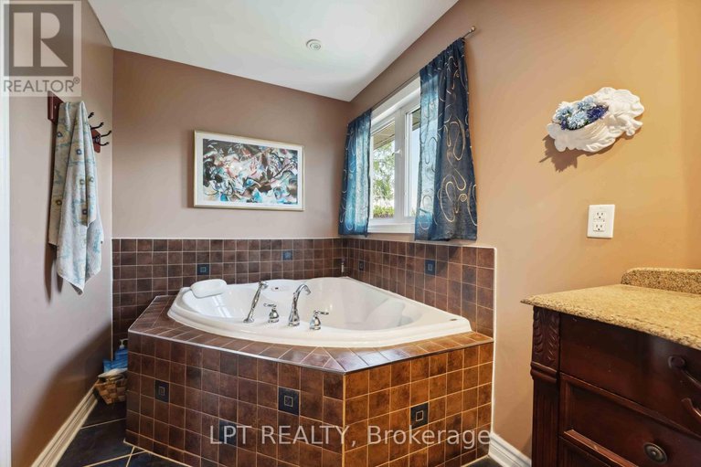 28458754/61-fieldgate-drive/knollsbrook/ottawa/ontario/K2J1V3_26