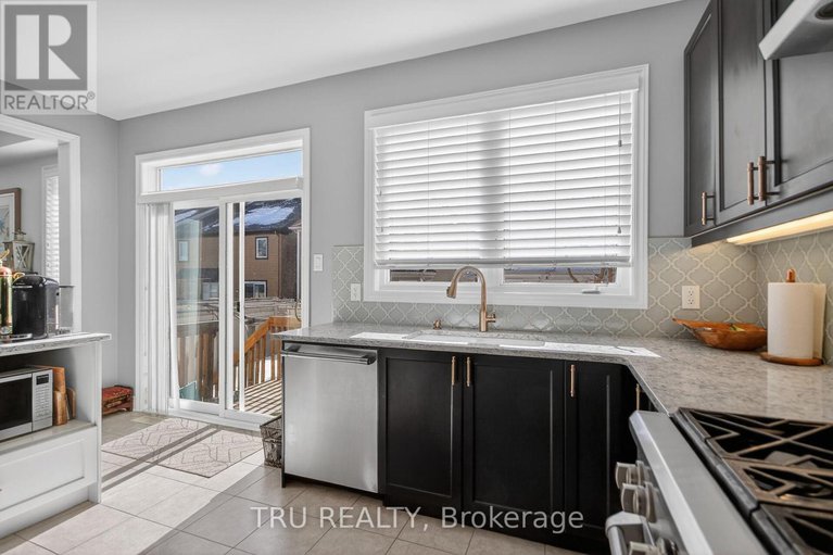 29443424/126-pinelock-street/emerald-meadowstrailwest/ottawa/ontario/K2M0L5_21