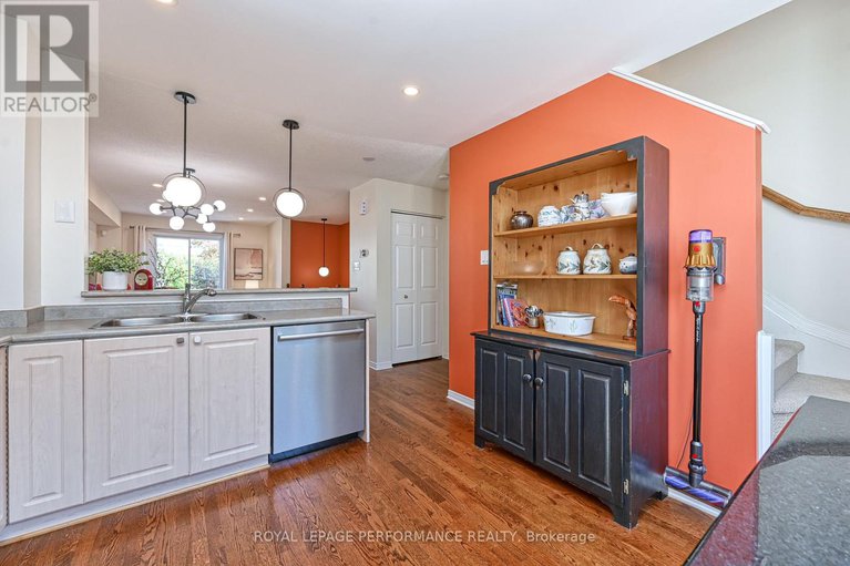28998984/42-yorkville-street/central-park/ottawa/ontario/K2C4B5_14