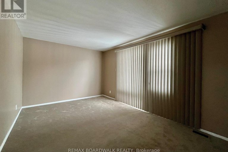 29226894/53j-sumac-street/beacon-hill-south/ottawa/ontario/K1J7T7_4