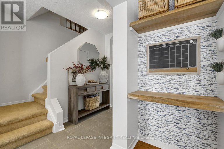 29428716/318-dalehurst-drive/tanglewood/ottawa/ontario/K2G4E4_21