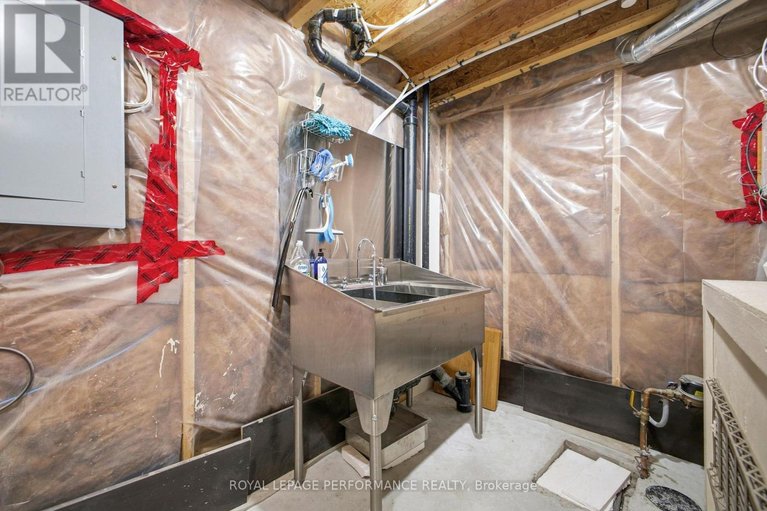 29464157/511-voie-du-pin-rouge-way/mer-bleuebradley-estatesanderson-park/ottawa/ontario/K1W0C4_23