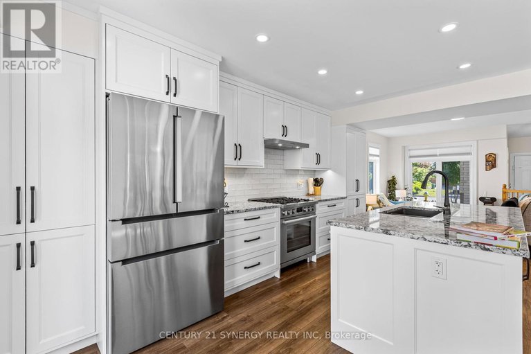 28556678/1525-senateurs-way/fallingbrookpineridge/ottawa/ontario/K4A4A3_12