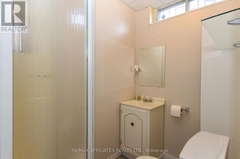 28846250/323-fullerton-avenue/overbrookcastle-heights/ottawa/ontario/K1K1K2_37