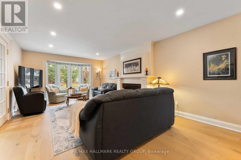 29123491/19-kingsford-crescent/beaverbrook/ottawa/ontario/K2K1T5_7