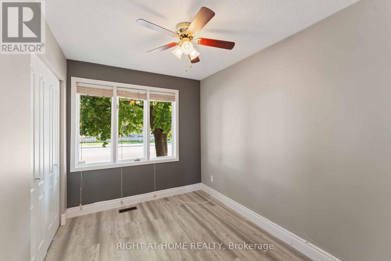 28502747/599-donald-street/overbrookcastle-heights/ottawa/ontario/K1K1L3_15