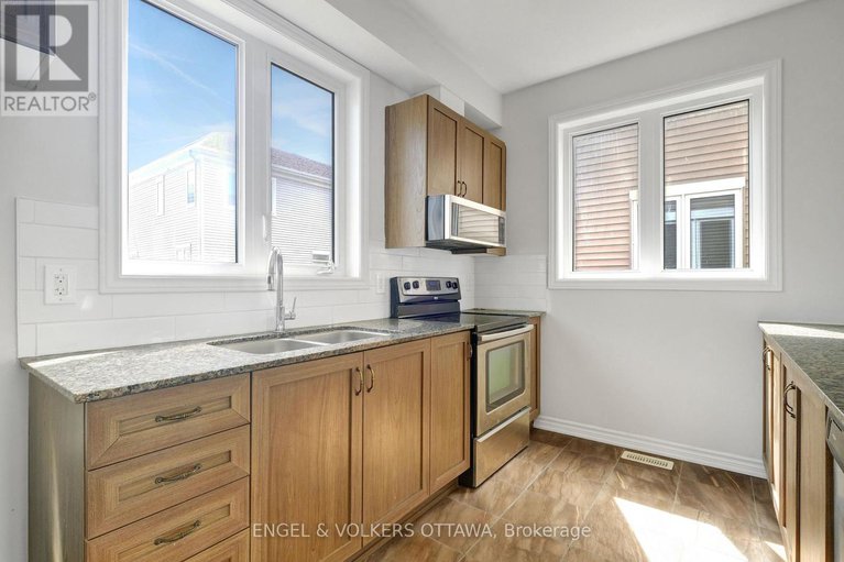 28749418/305-lamarche-avenue/orleans-village/ottawa/ontario/K1C1T1_13