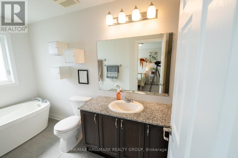 28835804/106-gelderland-private/emerald-meadowstrailwest/ottawa/ontario/K2V0H8_25