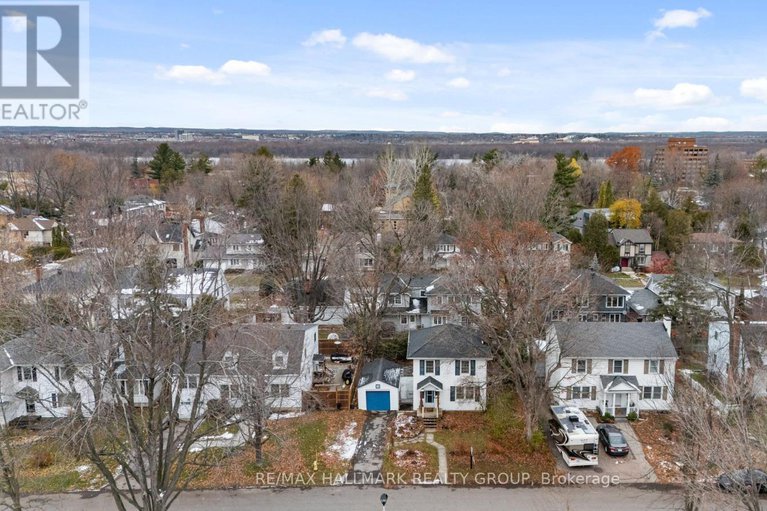 29115162/9-bedford-crescent/manor-park/ottawa/ontario/K1K0E3_29