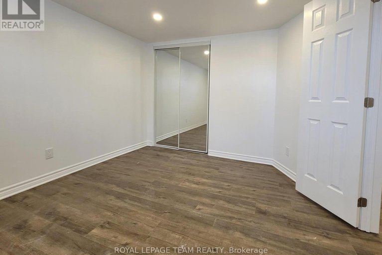 28979840/852-cummings-avenue/castle-heightsrideau-high/ottawa/ontario/K1K2L4_22