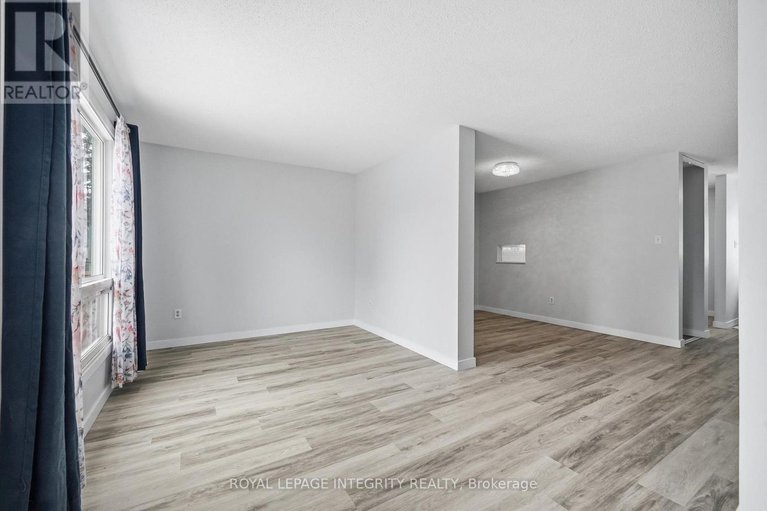 29437304/5-228-millroad-way/chatelaine-village/ottawa/ontario/K1E2C9_15