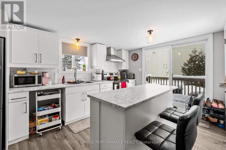 29182653/6-spring-street/maxville/north-glengarry/ontario/K0C1T0_17