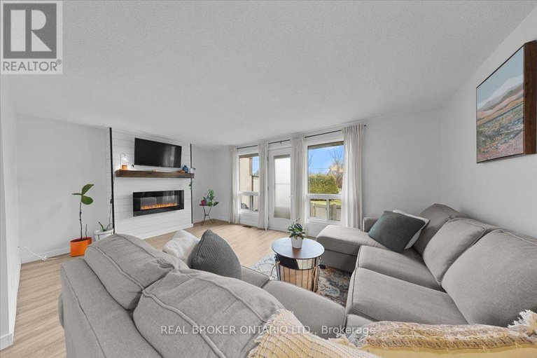 29616177/2049-stonehenge-crescent/pineview/ottawa/ontario/K1B4N7_17